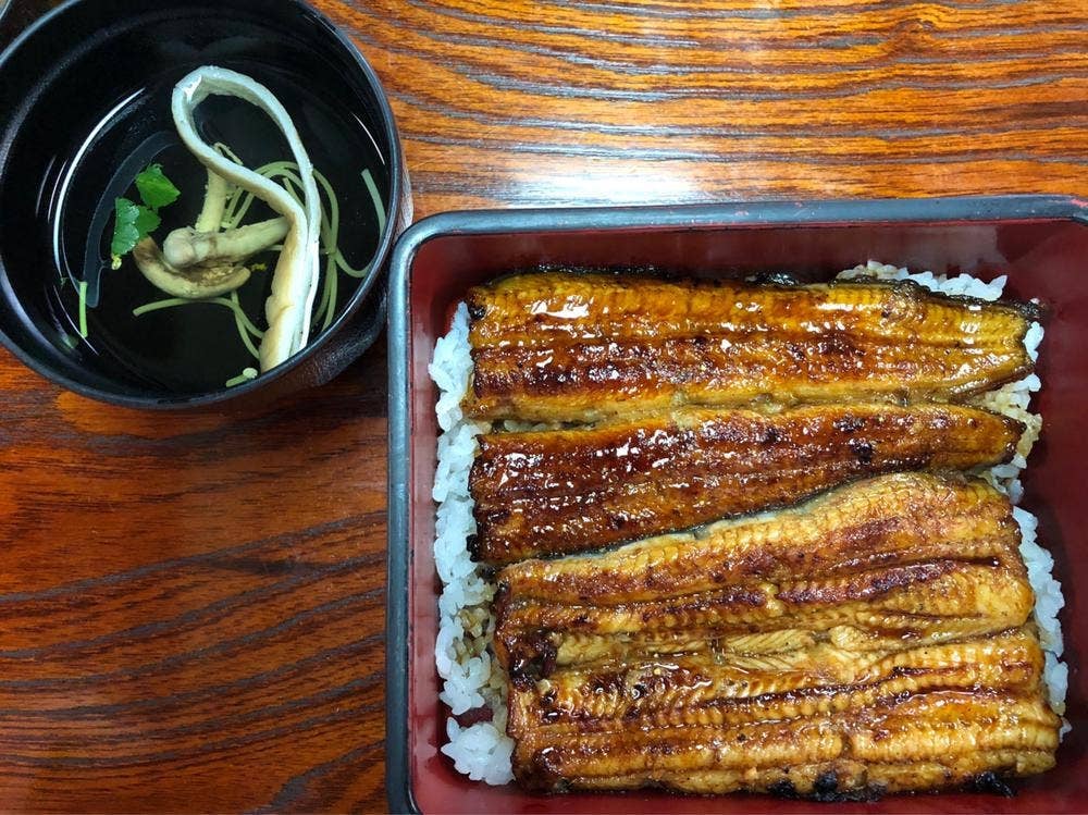 うな平