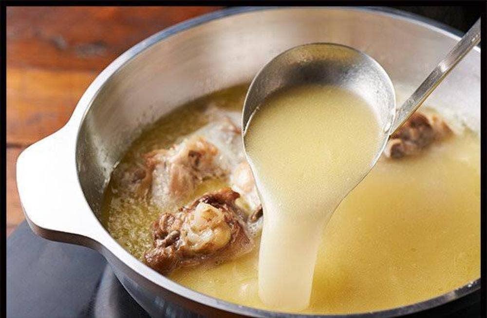 丸鶏料理と濃厚水炊き鍋 鳥肌