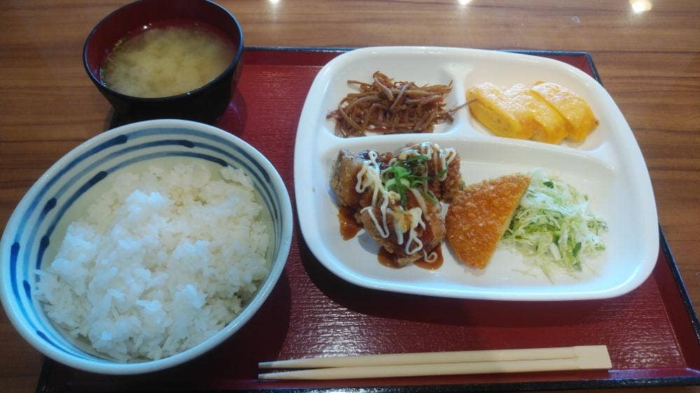 しんにゅう駅前食堂