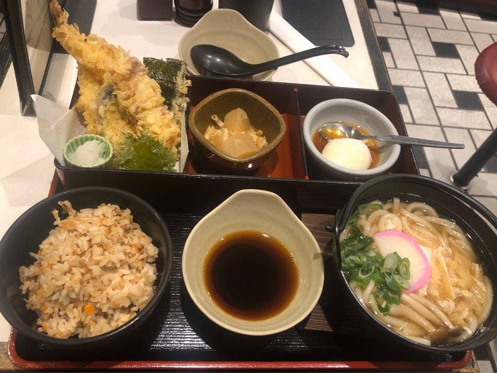 大阪うどん きらく 鳳店