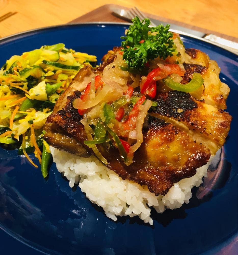 EBONY & IVORY PANTRY KICHEN