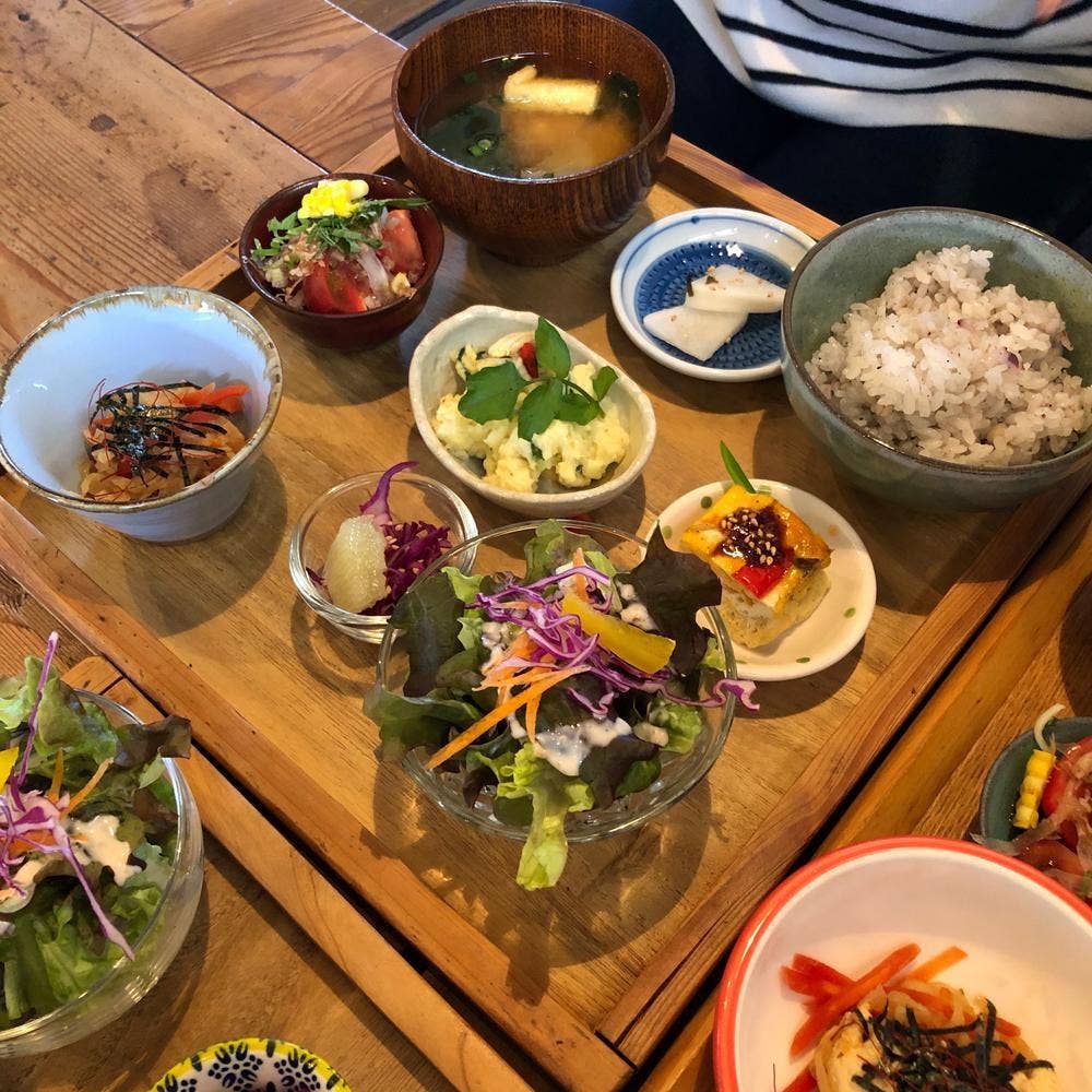 ビスタリ食堂
