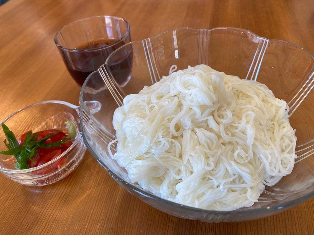 カフェ・ティアラ