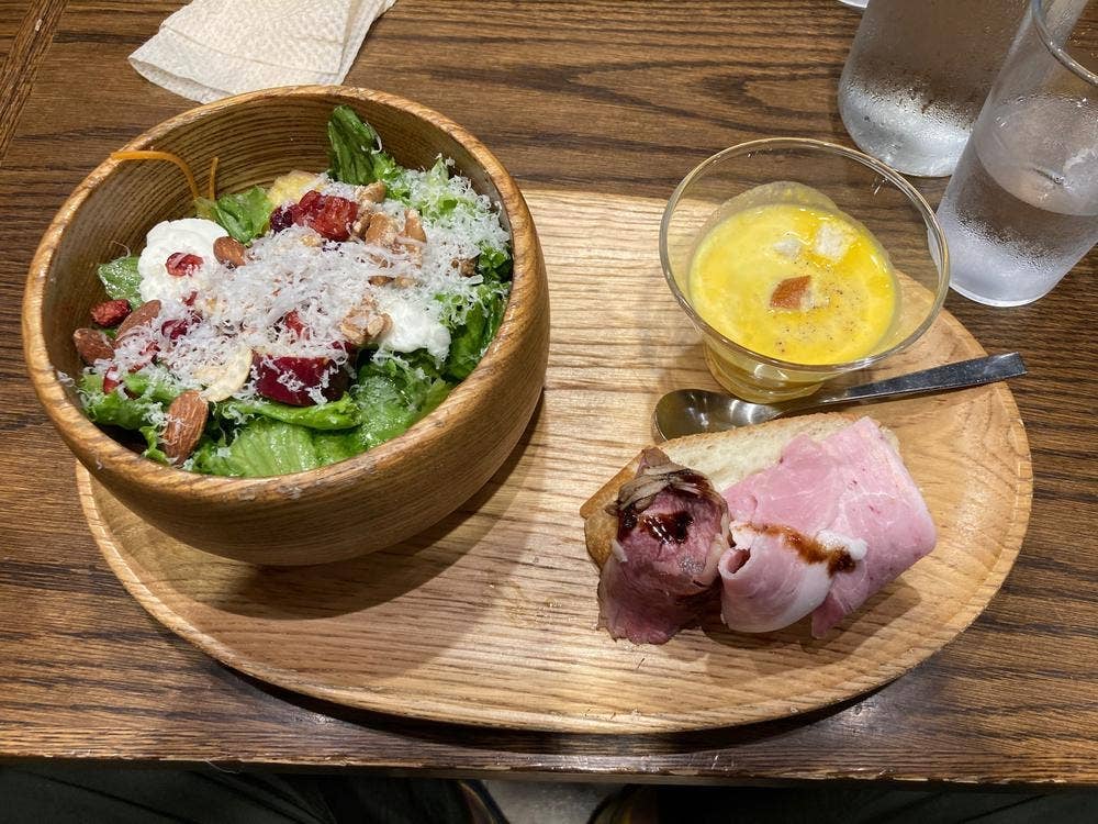 ホールスクエア