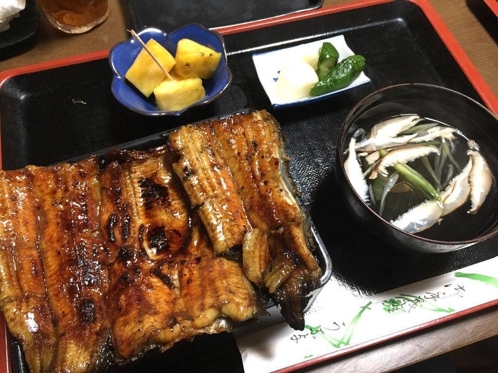 うな与