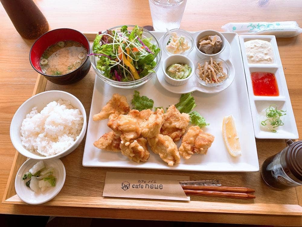 カフェ ノイエ