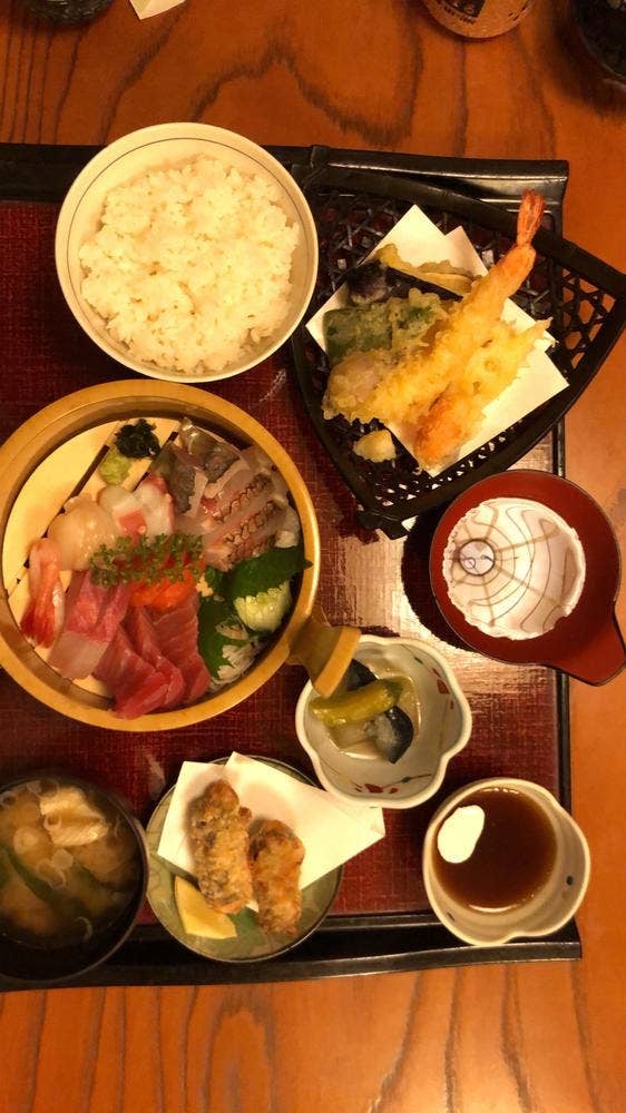 ととまる