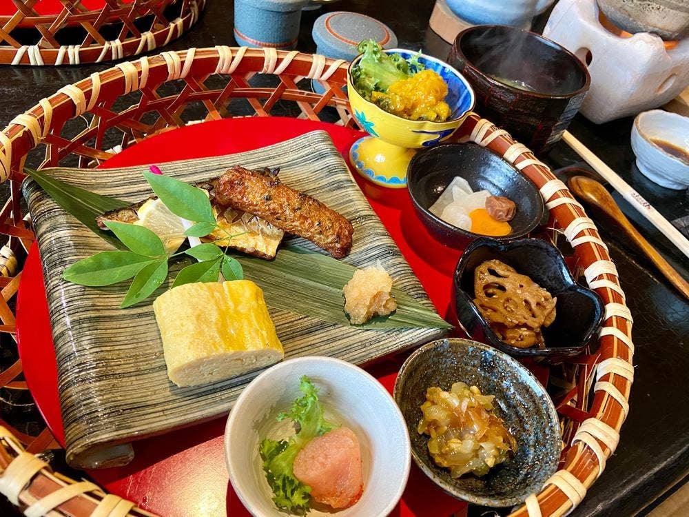 鳥遊ぶ森の宿 ふたり静