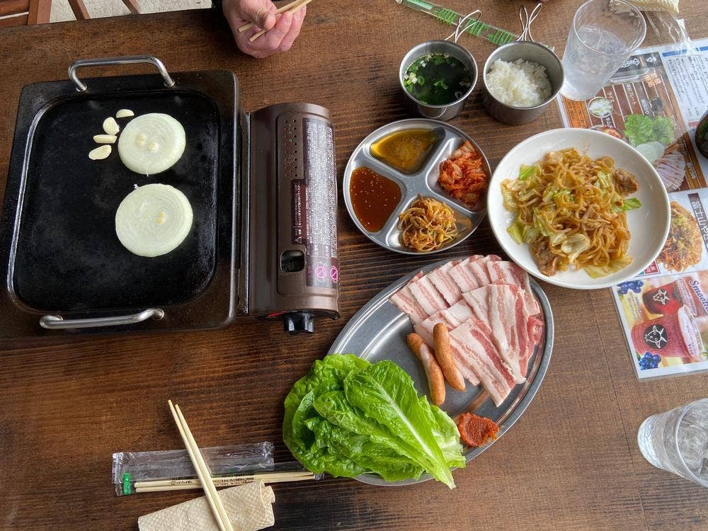 ヤギの木登りガーデンカフェ