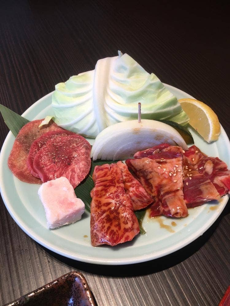 焼肉しずる