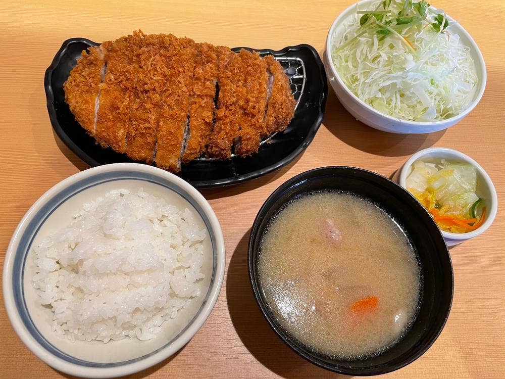 旨いとんかつ かつはな亭 フォレストモール甲斐竜王店