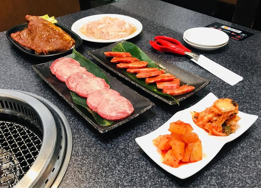 焼き肉 八