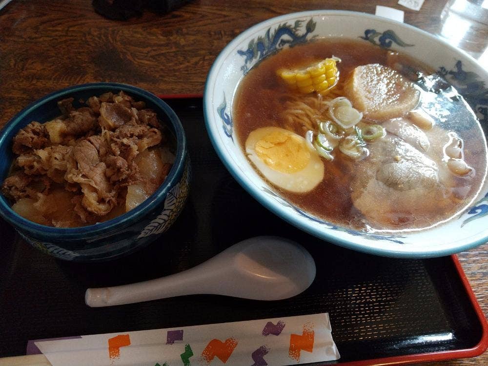 Lake Side Kitchen トントン
