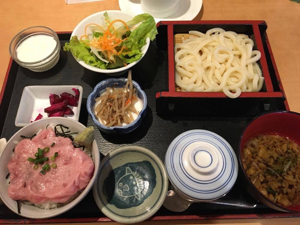 すし・めん処 大京 湖北台店