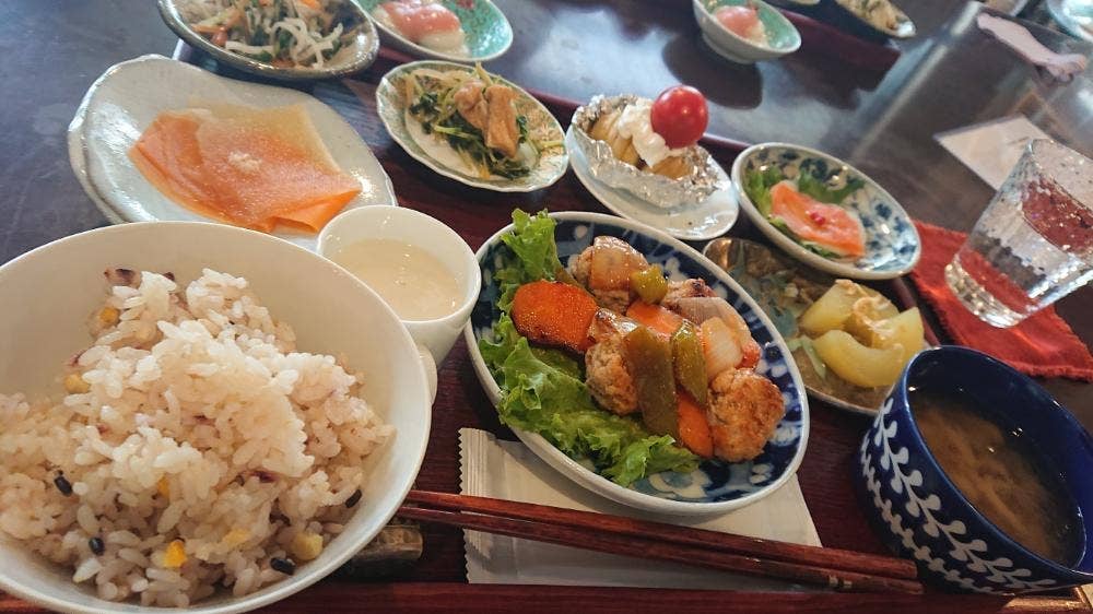 器と雑貨のセレクトショップ&カフェ SaLa di shima