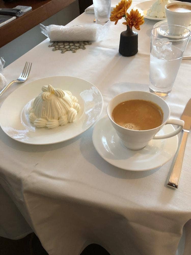 インルームダイニング パレスホテル東京