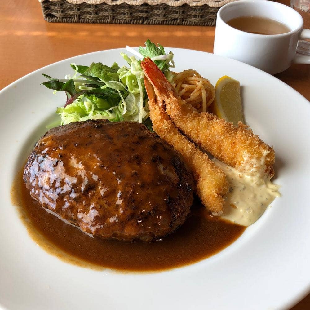 ハンバーグ ダイニング たくみ