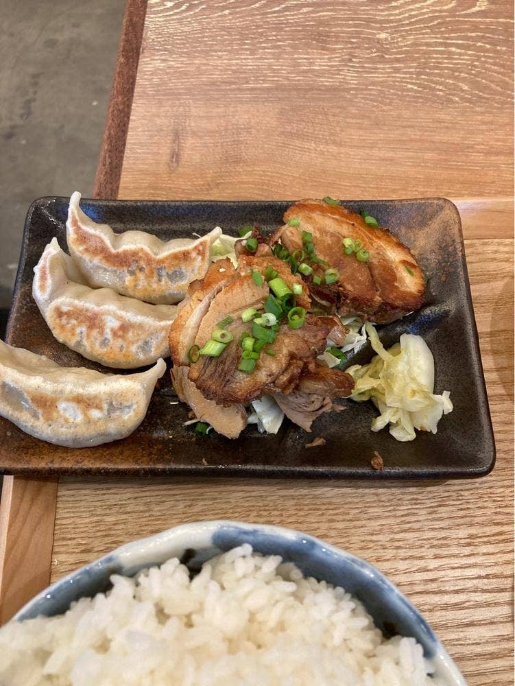 肉汁餃子のダンダダン 辻堂店