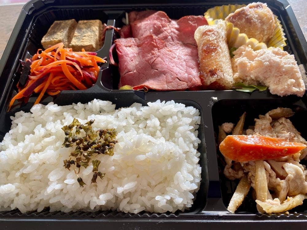 居酒屋食堂 きまぐれキッチンなないろ