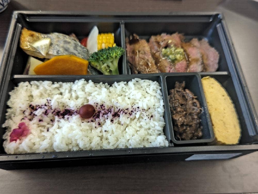 近江牛ステーキ弁当 八傳