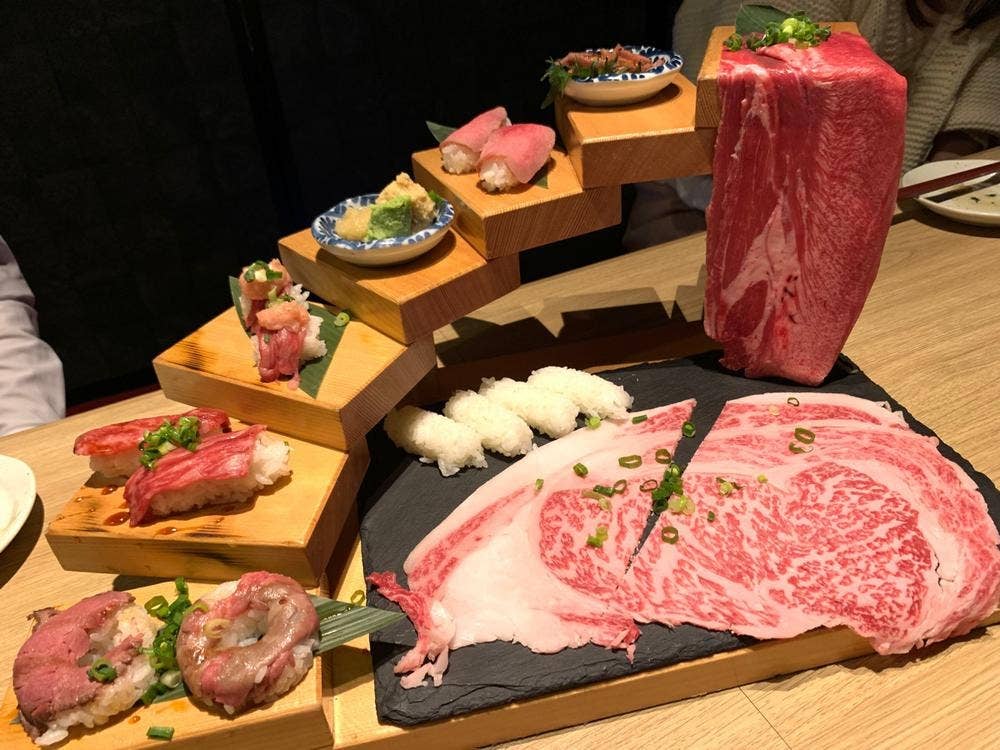 個室で炙り肉寿司を喰らう 今昔物語 名古屋栄店