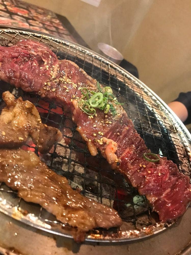 炭火焼肉 三先 肉焼屋