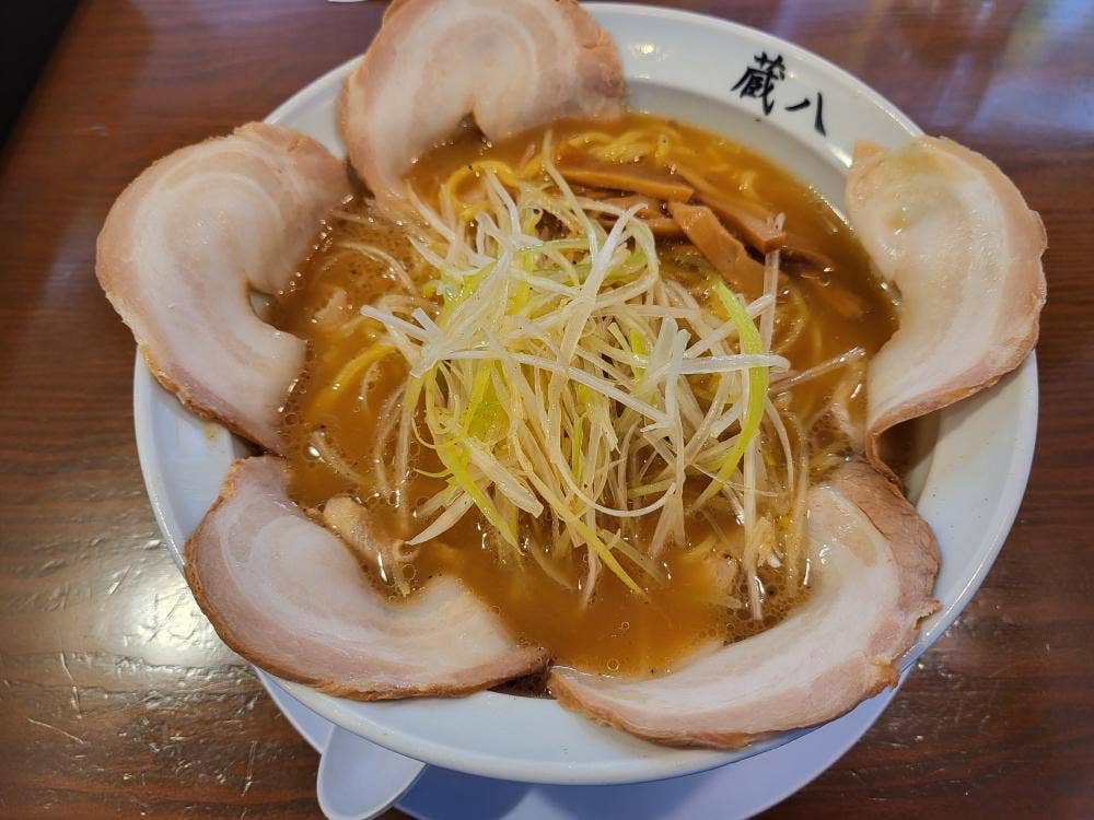麺 蔵八 日赤病院前店