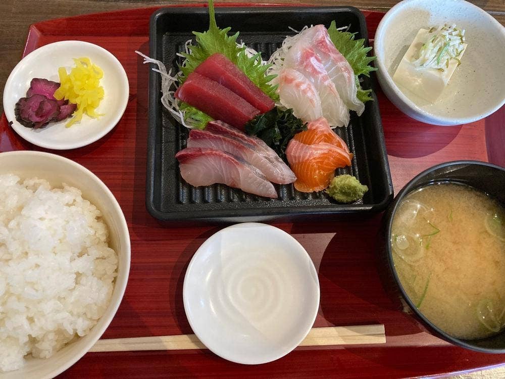 縄のれん 飯と酒屋