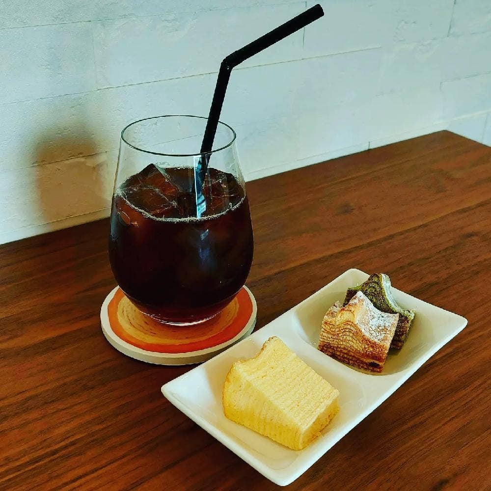 バームクーヘン工場併設直売店&cafe b’lab