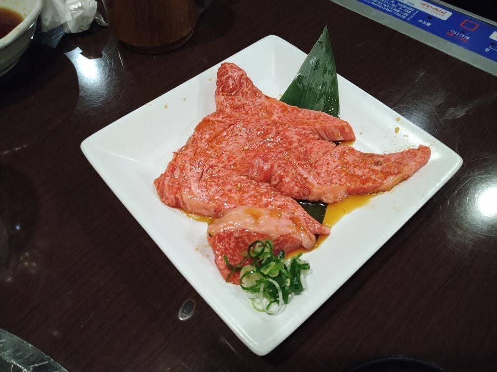 炭火焼肉 牛○亭