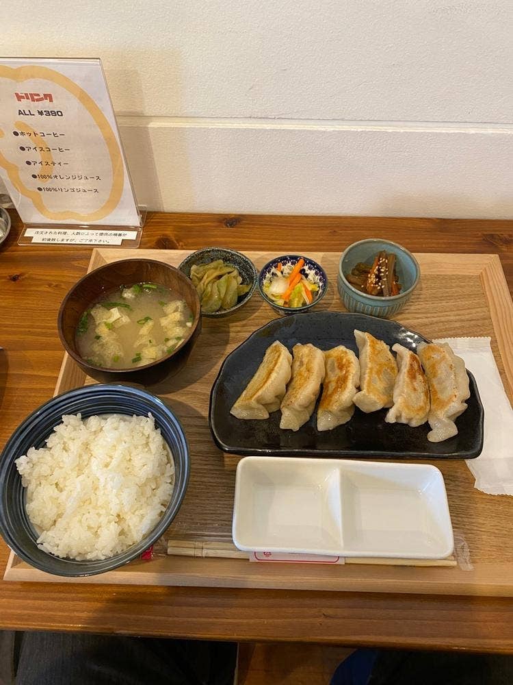 ギョウザ ト ナカマタチ パオゾー