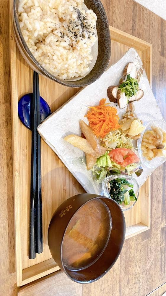 ごはんカフェ くるまる