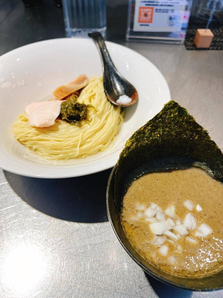 らぁ麺 鶏と鳴く。