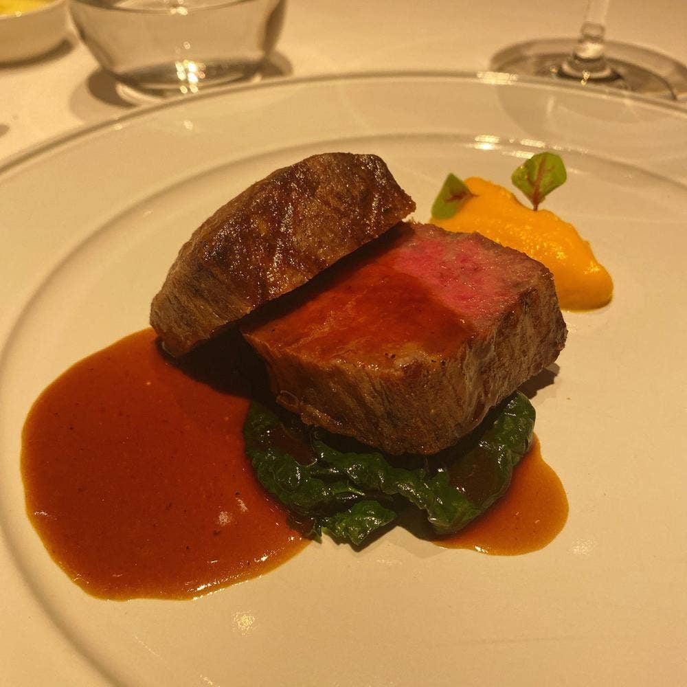 ダイニングルーム ウェスタンキュイジーヌ