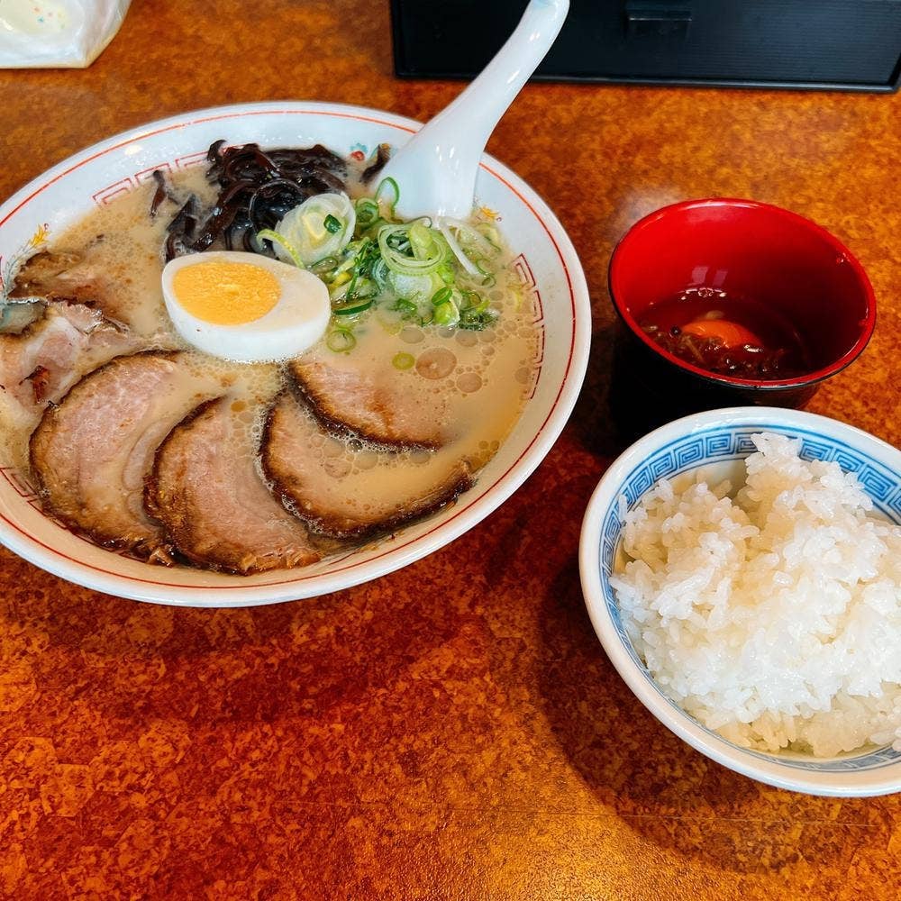 ラーメン 育元 吉見店