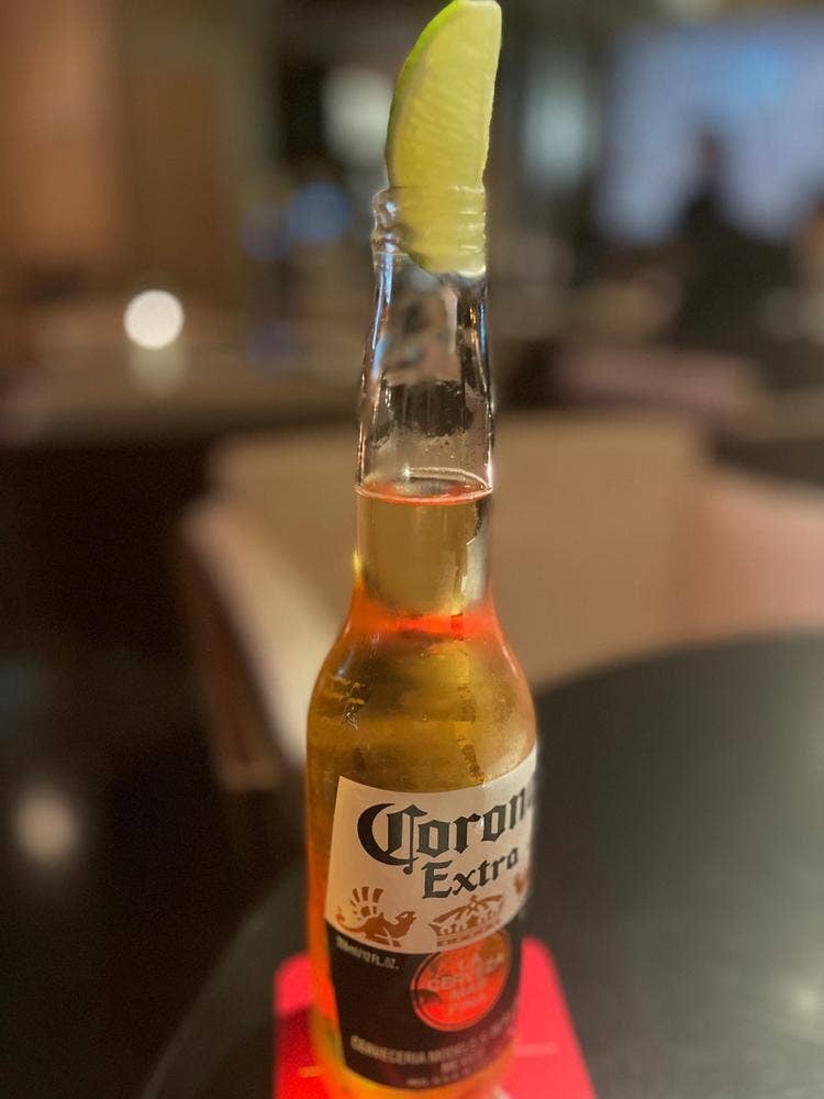 Bar and Restaurant BEE8