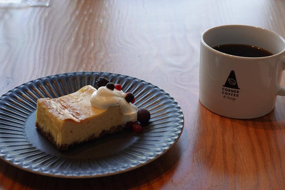 CORNER COFFEE & Design