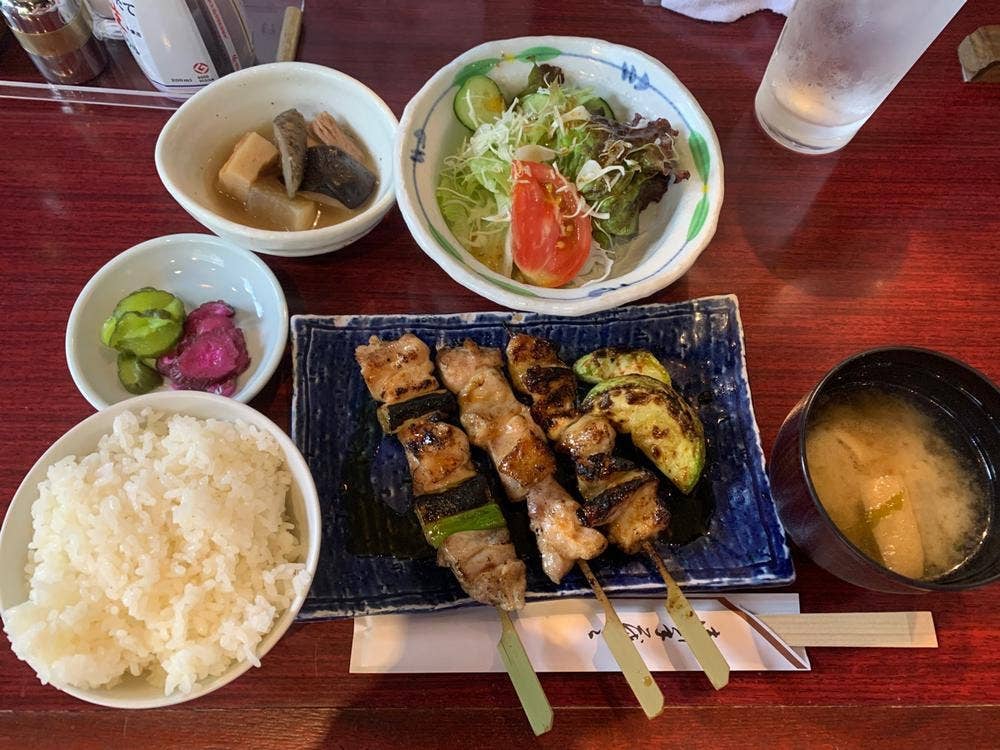 坂途中の焼き鳥屋 くら