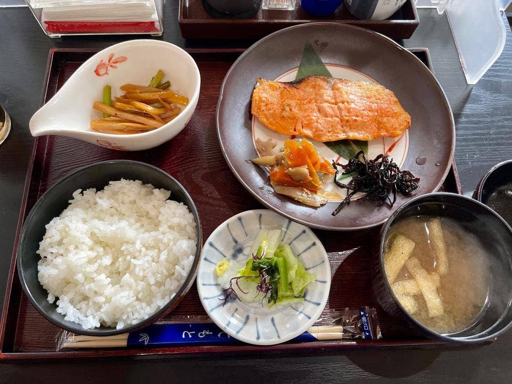味の津々美