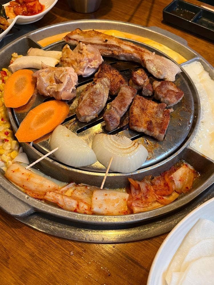 チーズタッカルビ×サムギョプサル ダンミレッド 心斎橋