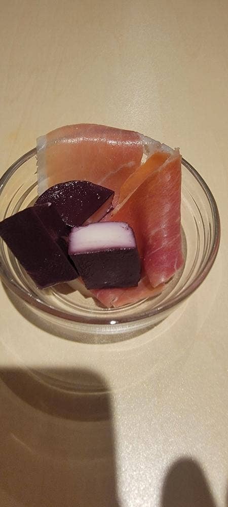 肉刺しと海鮮洋風酒場 よろづ屋