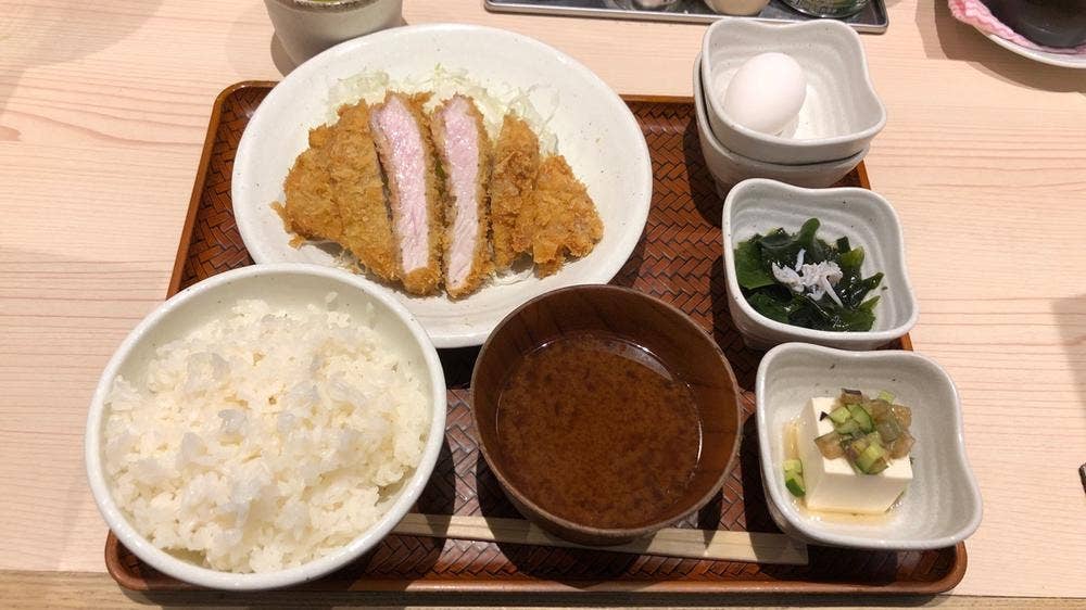 とんかつは飲み物。新宿店