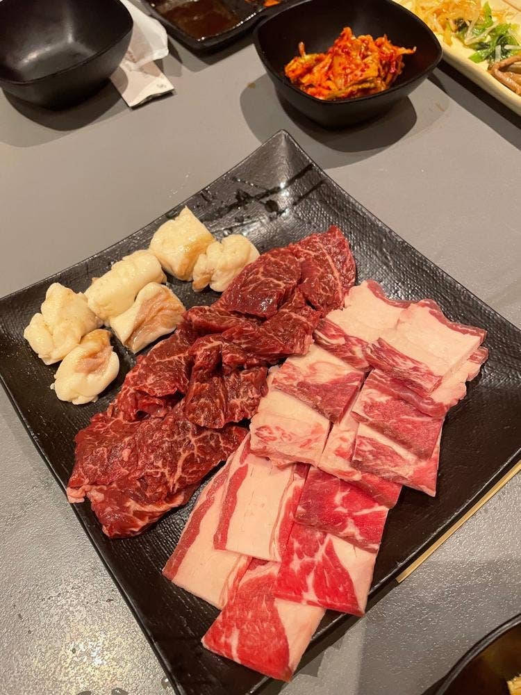 ローカルハラールレストラン 焼肉の店 ぜろはち 難波OCAT本店