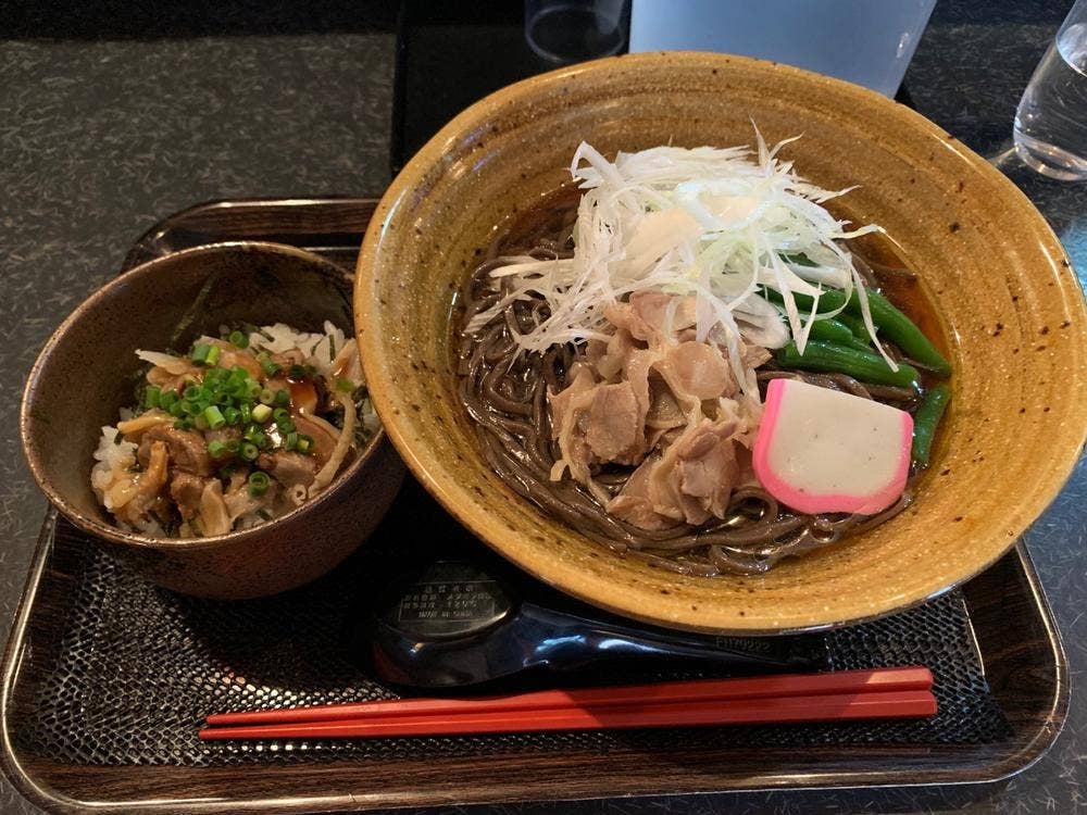 炭焼きと肉そば 火鳥