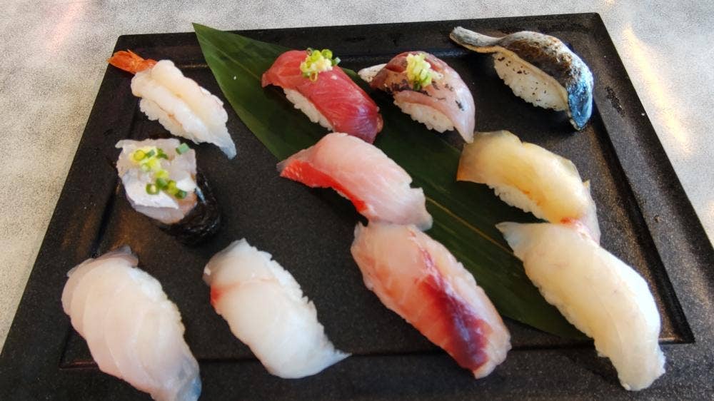 地魚 回転寿司 魚どんや