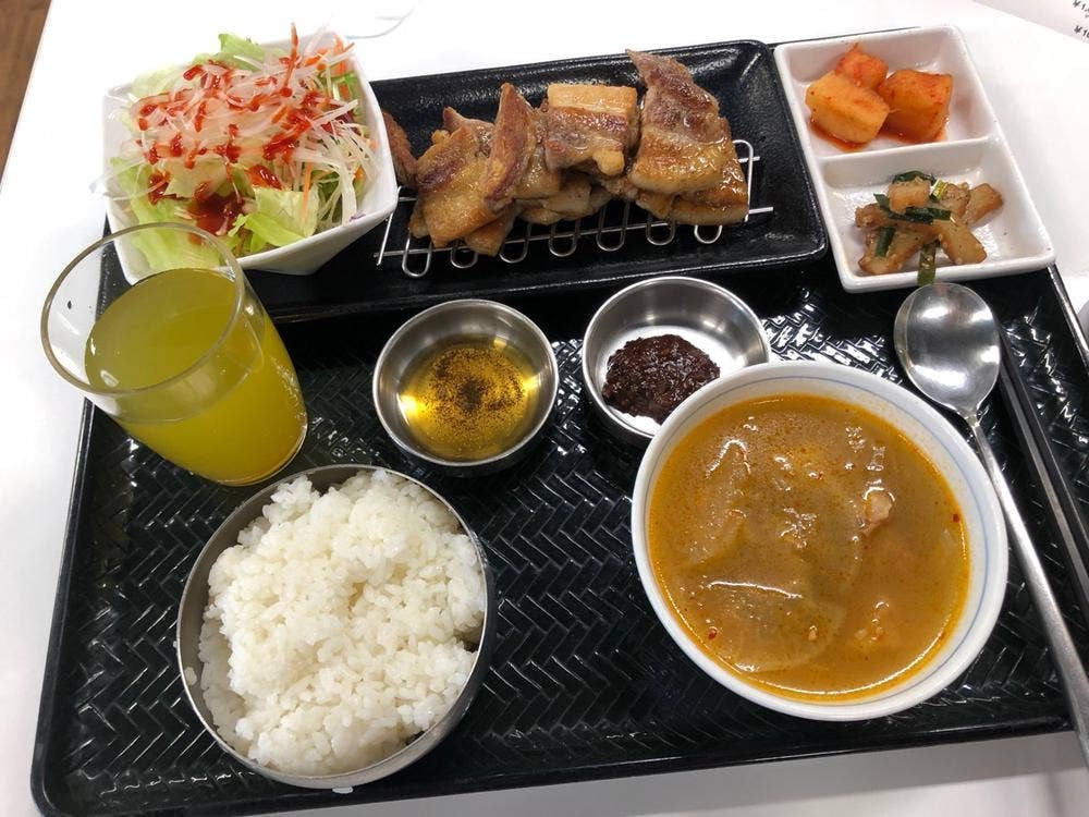 SHINE館