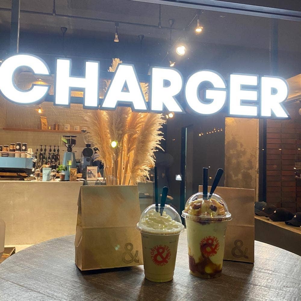 CHARGER & COFFEE STAND