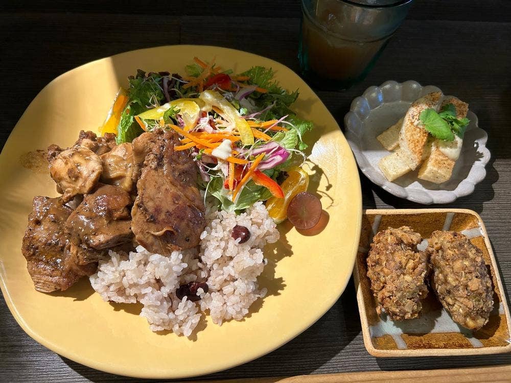 Base Island kitchen & 焼き菓子工房