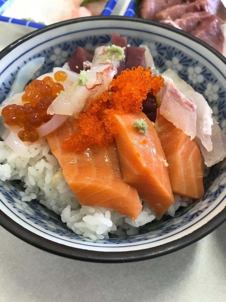 水口寿志亭市場の食堂