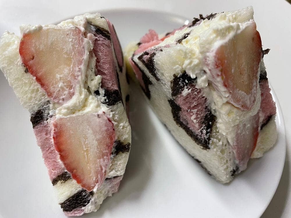 富士山フルーツサンド 金藏 河口湖旅の駅店